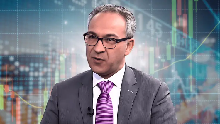 Mike Vinokur's Investment Playbook: Top Stocks for Outperforming the 2024 Market