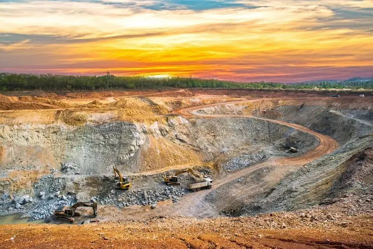 Oriole and IAMGOLD resume works at Senala