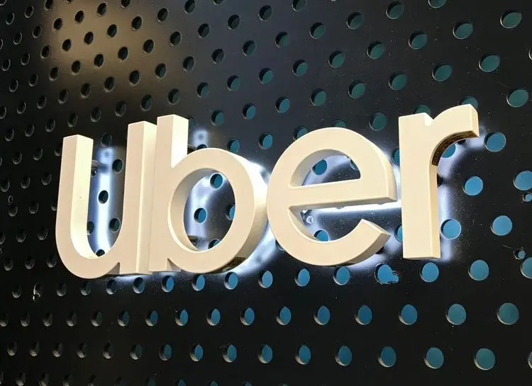 Lyft and Uber ask to get involved in vaccination process