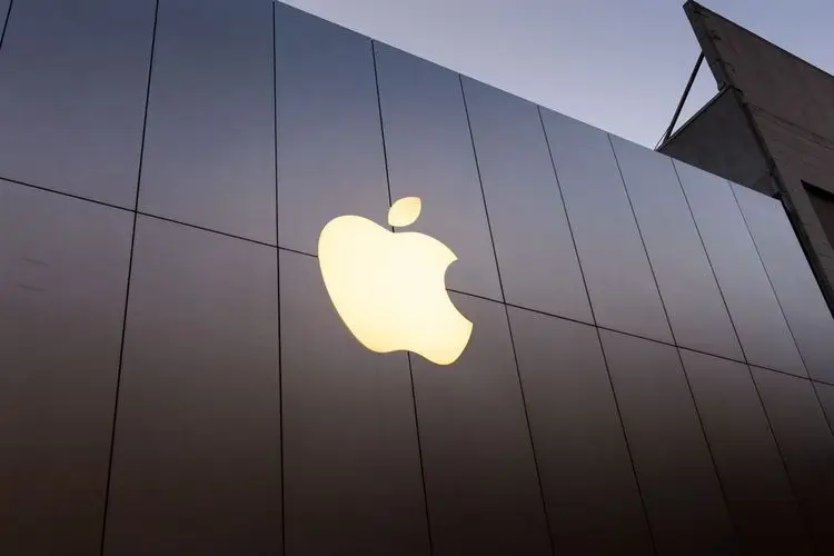 Apple allows Parler app back into Appstore