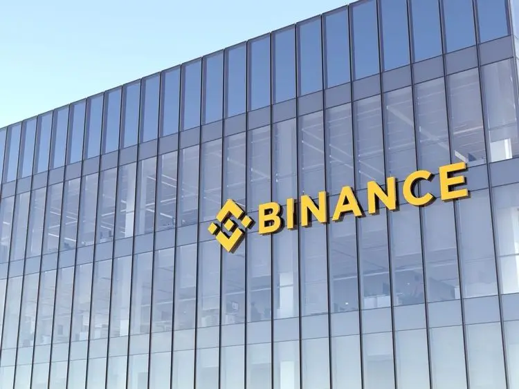 Binance buys Voyager Digital