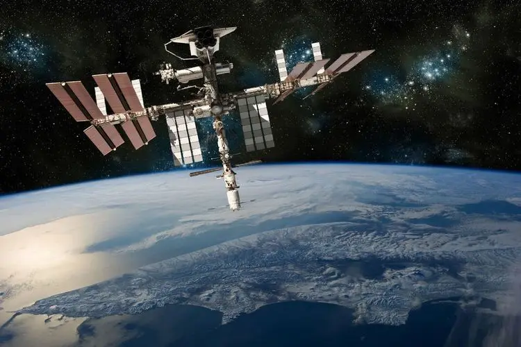 Space station must dodge Starlink satellite