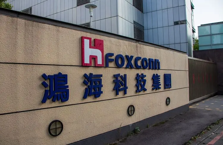 Foxconn faces chinese tax raids